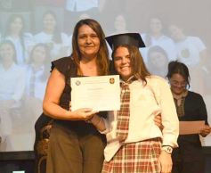 Foto de la galería: Segunda parte del encuentro y alegría que puso broche a la colación de los de 5to de la Madre de la Misericordia