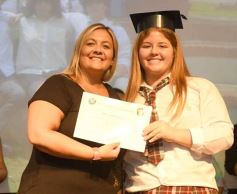 Foto de la galería: Segunda parte del encuentro y alegría que puso broche a la colación de los de 5to de la Madre de la Misericordia