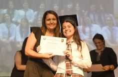 Foto de la galería: Segunda parte del encuentro y alegría que puso broche a la colación de los de 5to de la Madre de la Misericordia