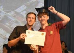 Foto de la galería: Segunda parte del encuentro y alegría que puso broche a la colación de los de 5to de la Madre de la Misericordia