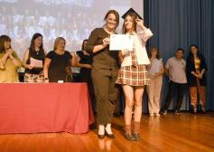 Foto de la galería: Segunda parte del encuentro y alegría que puso broche a la colación de los de 5to de la Madre de la Misericordia