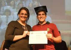 Foto de la galería: Segunda parte del encuentro y alegría que puso broche a la colación de los de 5to de la Madre de la Misericordia