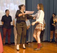 Foto de la galería: Segunda parte del encuentro y alegría que puso broche a la colación de los de 5to de la Madre de la Misericordia