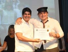 Foto de la galería: Segunda parte del encuentro y alegría que puso broche a la colación de los de 5to de la Madre de la Misericordia