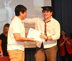 Foto de la galería: Segunda parte del encuentro y alegría que puso broche a la colación de los de 5to de la Madre de la Misericordia