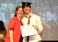 Foto de la galería: Segunda parte del encuentro y alegría que puso broche a la colación de los de 5to de la Madre de la Misericordia