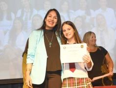 Foto de la galería: Segunda parte del encuentro y alegría que puso broche a la colación de los de 5to de la Madre de la Misericordia