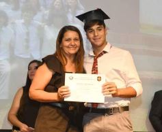 Foto de la galería: Segunda parte del encuentro y alegría que puso broche a la colación de los de 5to de la Madre de la Misericordia