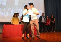 Foto de la galería: Segunda parte del encuentro y alegría que puso broche a la colación de los de 5to de la Madre de la Misericordia