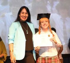 Foto de la galería: Segunda parte del encuentro y alegría que puso broche a la colación de los de 5to de la Madre de la Misericordia