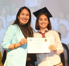Foto de la galería: Segunda parte del encuentro y alegría que puso broche a la colación de los de 5to de la Madre de la Misericordia
