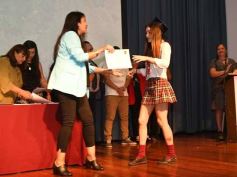 Foto de la galería: Segunda parte del encuentro y alegría que puso broche a la colación de los de 5to de la Madre de la Misericordia