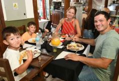 Foto de la galería: Con San Valentín, familias y gente amiga, mucho del día y noche en la ciudad en este febrero de disfrute