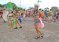 Foto de la galería: A puro color, ritmo y fiesta, los Carnavales Misioneros 2025 vivieron su lanzamiento oficial en Posadas