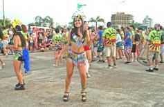 Foto de la galería: A puro color, ritmo y fiesta, los Carnavales Misioneros 2025 vivieron su lanzamiento oficial en Posadas