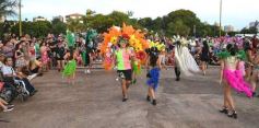 Foto de la galería: A puro color, ritmo y fiesta, los Carnavales Misioneros 2025 vivieron su lanzamiento oficial en Posadas