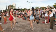 Foto de la galería: A puro color, ritmo y fiesta, los Carnavales Misioneros 2025 vivieron su lanzamiento oficial en Posadas