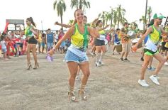 Foto de la galería: A puro color, ritmo y fiesta, los Carnavales Misioneros 2025 vivieron su lanzamiento oficial en Posadas