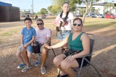 Foto de la galería:  El Brete balneario con el fresco del  río, la gente y mucho del color del verano posadeño