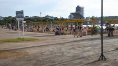 Foto de la galería:  El Brete balneario con el fresco del  río, la gente y mucho del color del verano posadeño