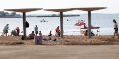 Foto de la galería:  El Brete balneario con el fresco del  río, la gente y mucho del color del verano posadeño