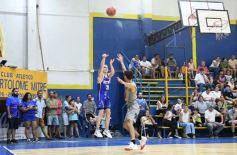 Foto de la galería: Mitre y Capri animaron la noche de básquet en la previa del arranque de la Liga Federal