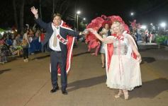 Foto de la galería: Itaembé Miní fue parte de la fiesta popular y expresiones de alegria con la última noche de carnaval en la ciudad