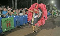 Foto de la galería: Itaembé Miní fue parte de la fiesta popular y expresiones de alegria con la última noche de carnaval en la ciudad