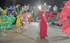 Foto de la galería: Itaembé Miní fue parte de la fiesta popular y expresiones de alegria con la última noche de carnaval en la ciudad