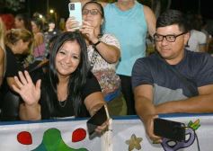 Foto de la galería: Itaembé Miní fue parte de la fiesta popular y expresiones de alegria con la última noche de carnaval en la ciudad