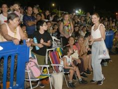 Foto de la galería: Itaembé Miní fue parte de la fiesta popular y expresiones de alegria con la última noche de carnaval en la ciudad