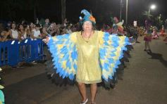 Foto de la galería: Itaembé Miní fue parte de la fiesta popular y expresiones de alegria con la última noche de carnaval en la ciudad