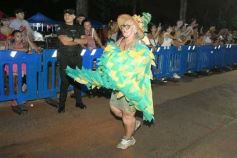 Foto de la galería: Itaembé Miní fue parte de la fiesta popular y expresiones de alegria con la última noche de carnaval en la ciudad