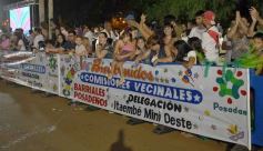 Foto de la galería: Itaembé Miní fue parte de la fiesta popular y expresiones de alegria con la última noche de carnaval en la ciudad