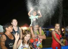 Foto de la galería: Itaembé Miní fue parte de la fiesta popular y expresiones de alegria con la última noche de carnaval en la ciudad