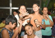 Foto de la galería: Itaembé Miní fue parte de la fiesta popular y expresiones de alegria con la última noche de carnaval en la ciudad