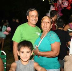 Foto de la galería: Itaembé Miní fue parte de la fiesta popular y expresiones de alegria con la última noche de carnaval en la ciudad