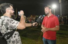 Foto de la galería: Itaembé Miní fue parte de la fiesta popular y expresiones de alegria con la última noche de carnaval en la ciudad