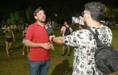 Foto de la galería: Itaembé Miní fue parte de la fiesta popular y expresiones de alegria con la última noche de carnaval en la ciudad