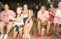 Foto de la galería: Itaembé Miní fue parte de la fiesta popular y expresiones de alegria con la última noche de carnaval en la ciudad