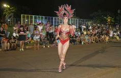 Foto de la galería: Itaembé Miní fue parte de la fiesta popular y expresiones de alegria con la última noche de carnaval en la ciudad