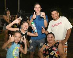 Foto de la galería: Itaembé Miní fue parte de la fiesta popular y expresiones de alegria con la última noche de carnaval en la ciudad