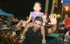 Foto de la galería: Itaembé Miní fue parte de la fiesta popular y expresiones de alegria con la última noche de carnaval en la ciudad