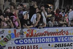 Foto de la galería: Itaembé Miní fue parte de la fiesta popular y expresiones de alegria con la última noche de carnaval en la ciudad