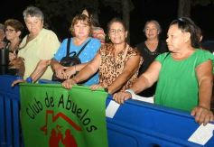 Foto de la galería: Itaembé Miní fue parte de la fiesta popular y expresiones de alegria con la última noche de carnaval en la ciudad