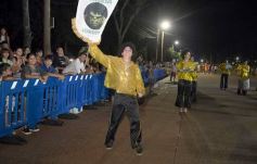 Foto de la galería: Itaembé Miní fue parte de la fiesta popular y expresiones de alegria con la última noche de carnaval en la ciudad