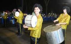 Foto de la galería: Itaembé Miní fue parte de la fiesta popular y expresiones de alegria con la última noche de carnaval en la ciudad