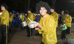 Foto de la galería: Itaembé Miní fue parte de la fiesta popular y expresiones de alegria con la última noche de carnaval en la ciudad