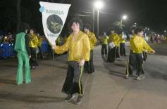 Foto de la galería: Itaembé Miní fue parte de la fiesta popular y expresiones de alegria con la última noche de carnaval en la ciudad