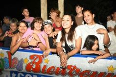 Foto de la galería: Itaembé Miní fue parte de la fiesta popular y expresiones de alegria con la última noche de carnaval en la ciudad